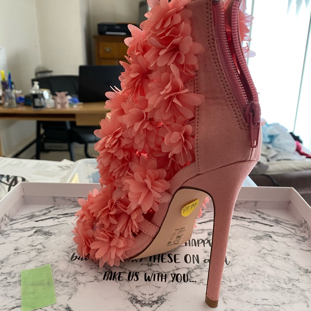 Closing sale! New Direct from Manufacturer! Floral strappy peep toe heels - Picture 4 of 5